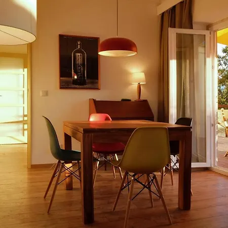 2 Bedroom With Garden And Pantheon Views By Lisbeyond * ליסבון