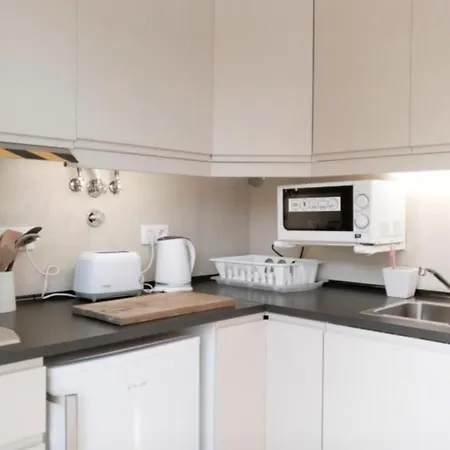 Апартаменты 2 Bedroom W/garden And Pantheon Views Лиссабон